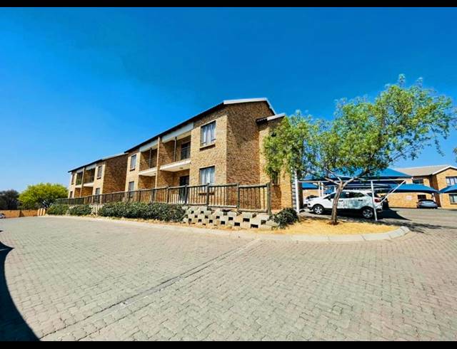 2 BEDROOM TOWNHOUSE FOR SALE IN SOUTH CREST